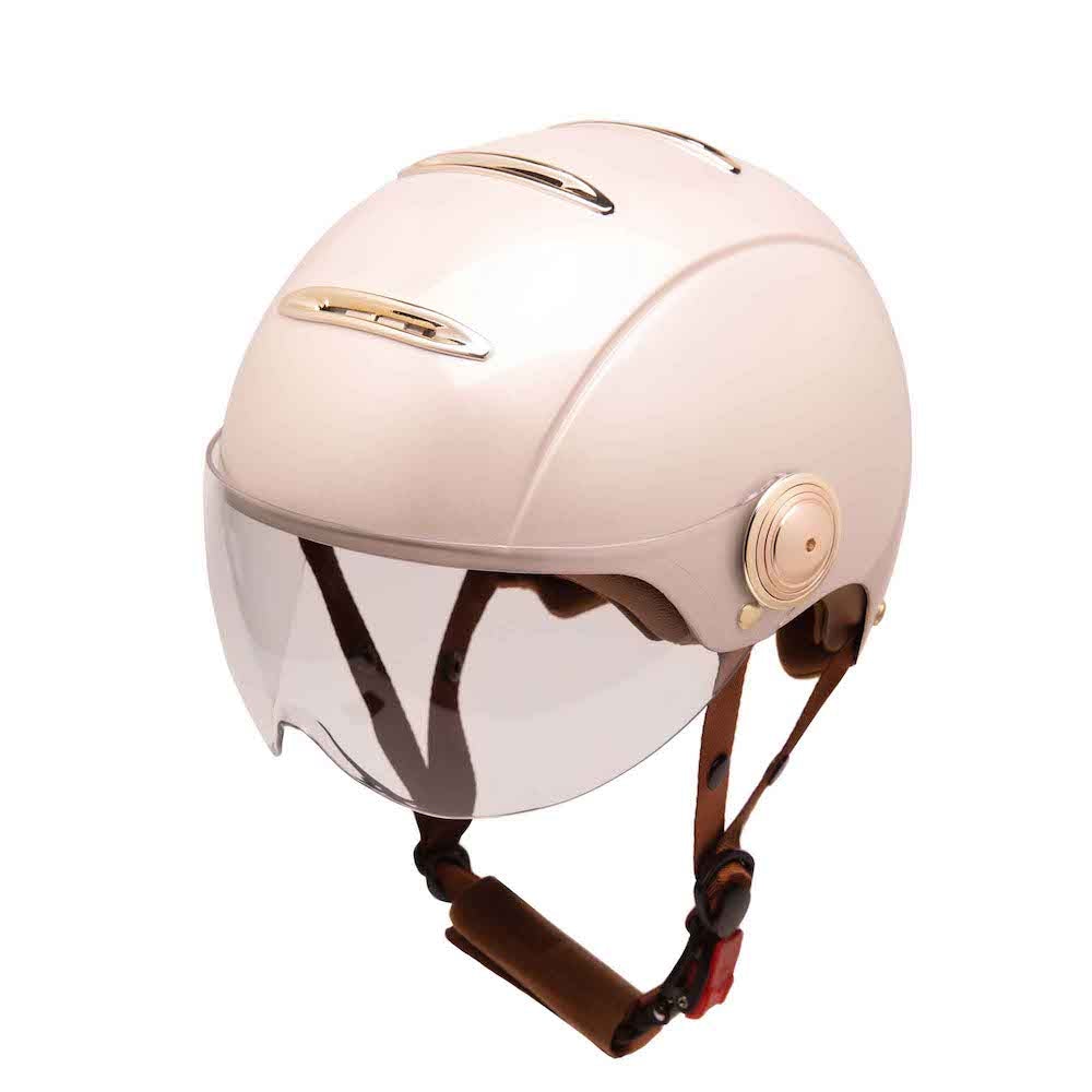 Casque Vélo Urbain Mârkö Helmet Tandem Champagne vue de 3/4 avec visière baissée