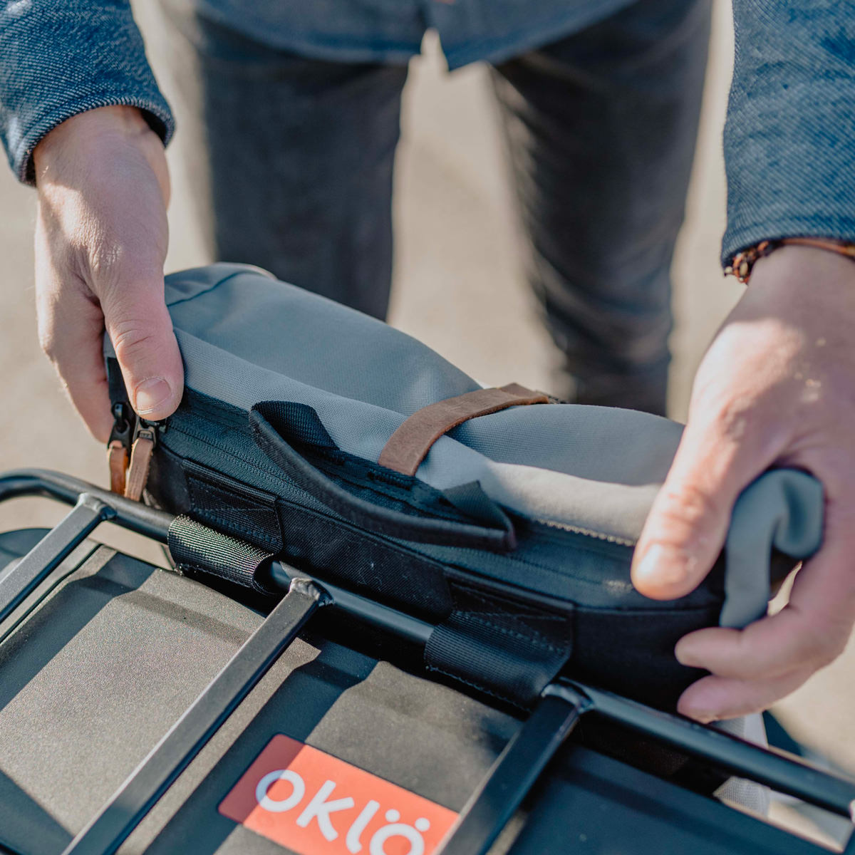 Sac à dos Vélo Porte-Bagage MeroMero Mini Squamish Gris Lifestyle Fixation Porte-bagage